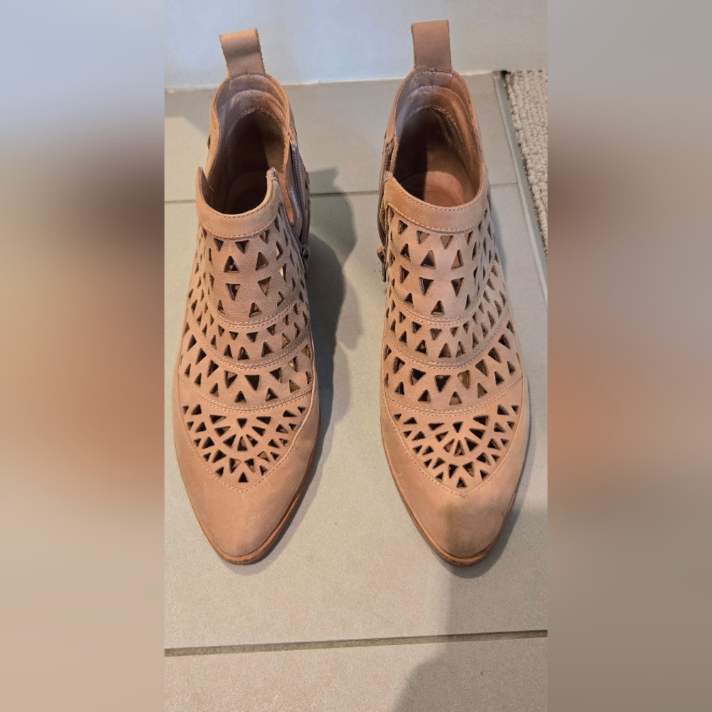 Jo Mercer Women's Tan Cutout Ankle Boots